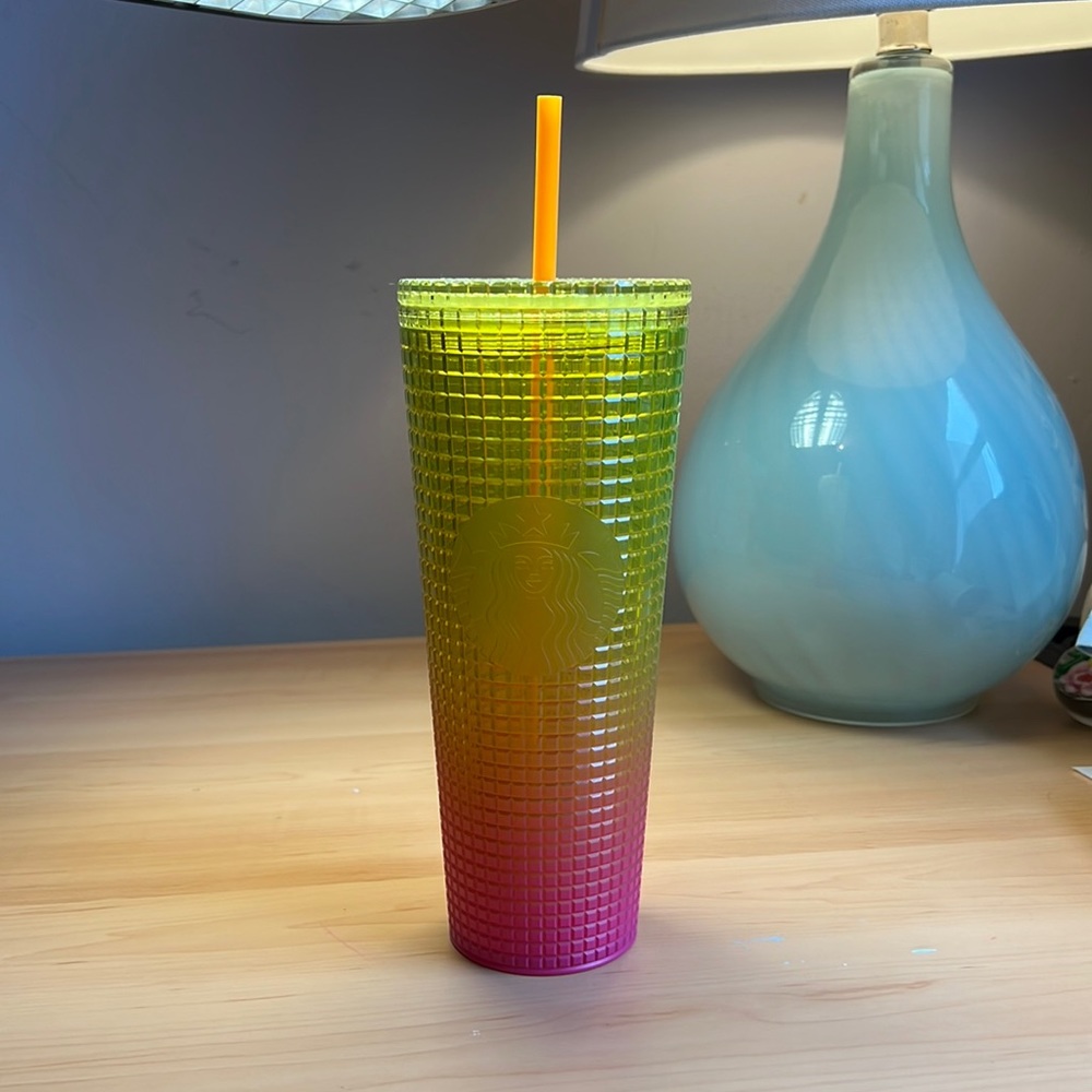 NWT Starbucks Strawberry Lemonade Ombre Disco Grid Summer 2022 Venti Tumbler